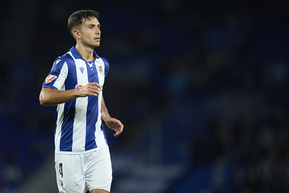 关于皇家社会迎法甲关键赛；清晨防线松动；悬念犹存；年轻球员得到机会的信息一竞技赛事