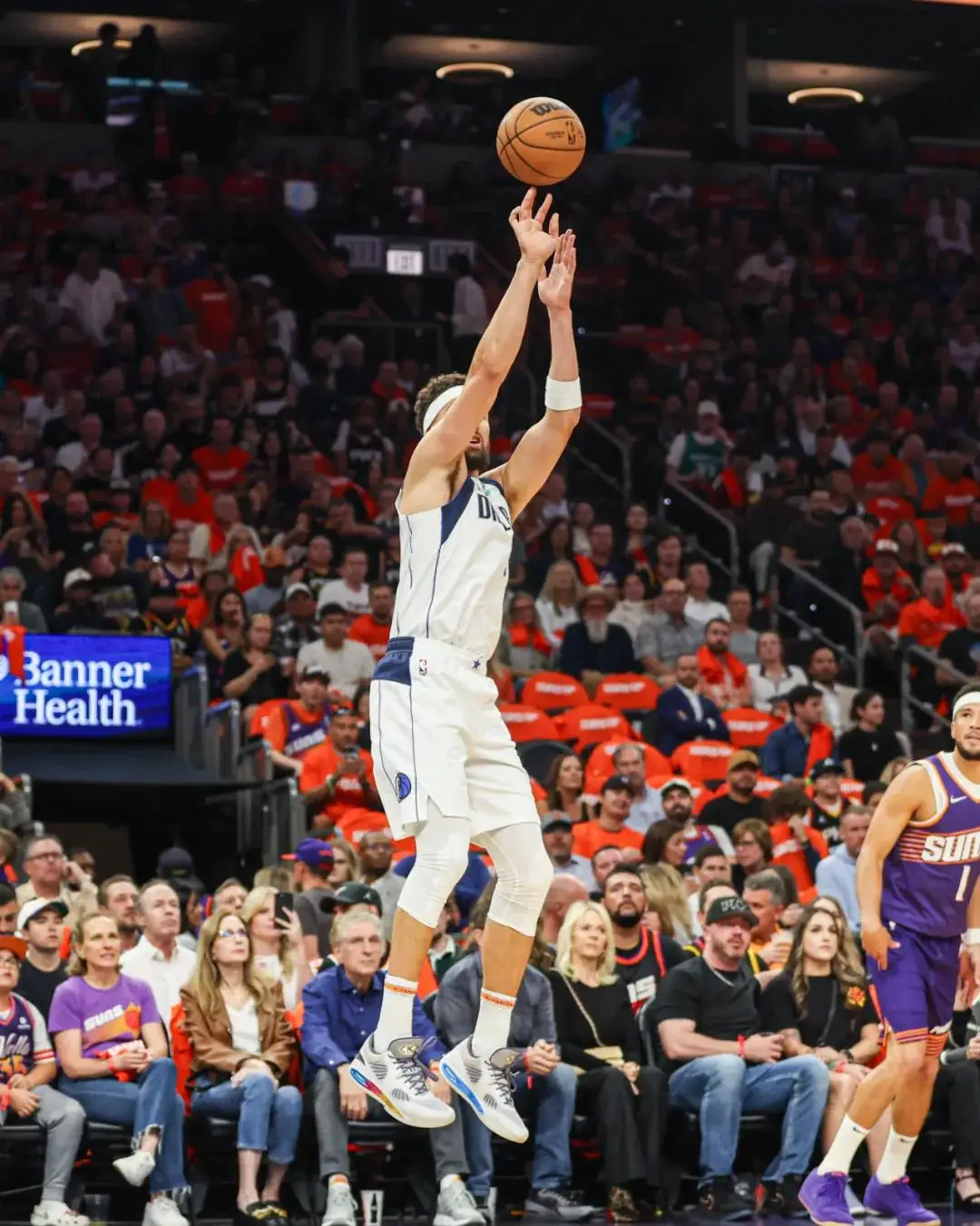 关于达拉斯独行侠集结日临场应变；志在NBA常规赛名次提升；质疑声仍在；身体对抗强度拉满的信息一竞技入口