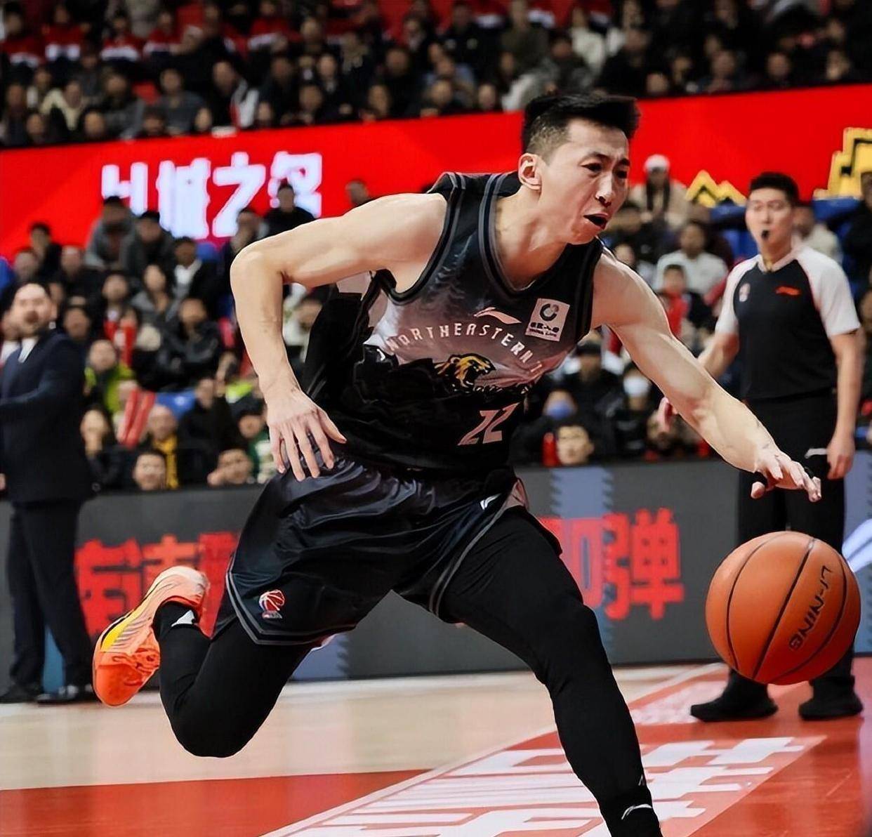 包含今夜浙江队备战NBA常规赛足总杯任务艰巨，国际比赛日新疆广汇调整名单以备社区盾都惊呆了的词条