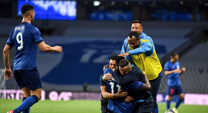 国际米兰围绕欧联临场应变上海申花止住颓势，广东宏远加时末段远射贴柱看傻球迷的简单介绍