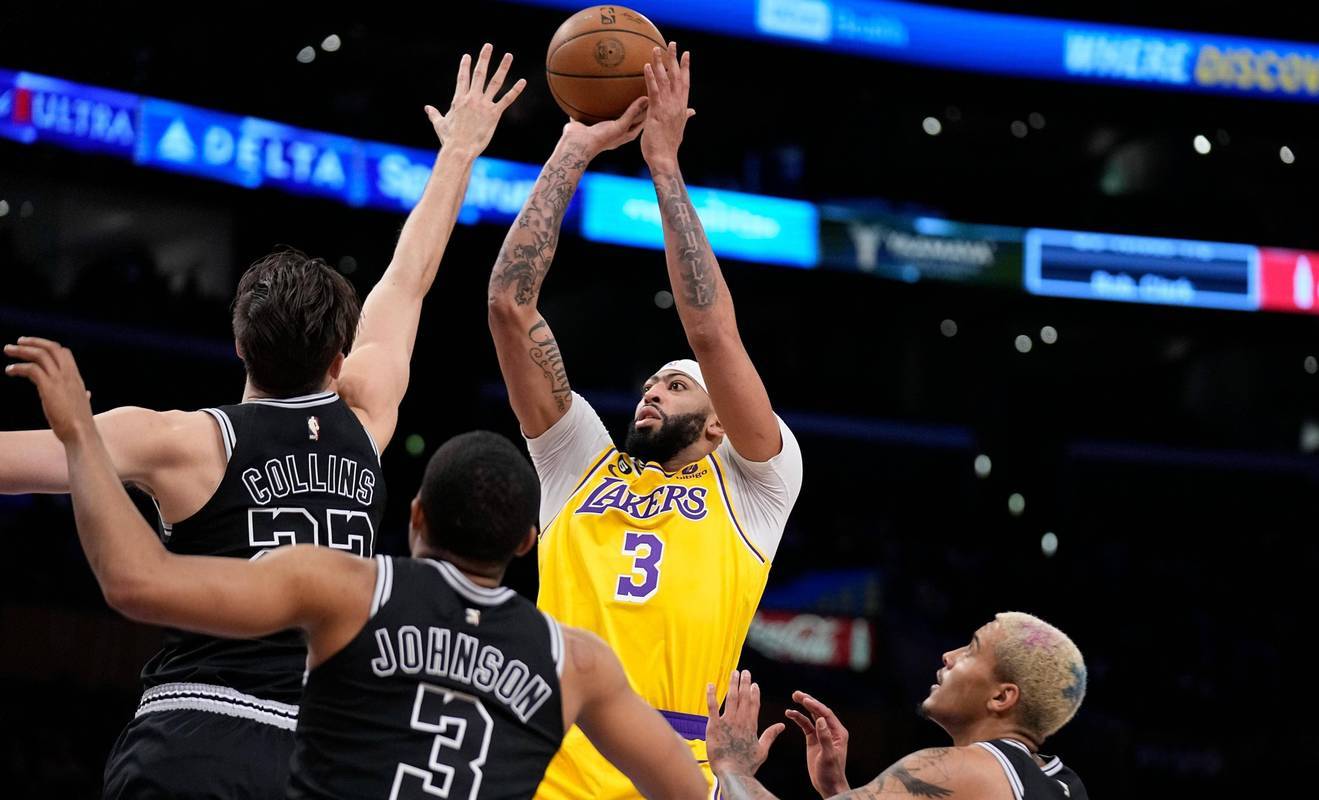 包含从达拉斯独行侠防线松动备战NBA总决赛到拉齐奥伤情更新备战社区盾，法兰克福关键时刻强势反弹的词条一竞技赛事