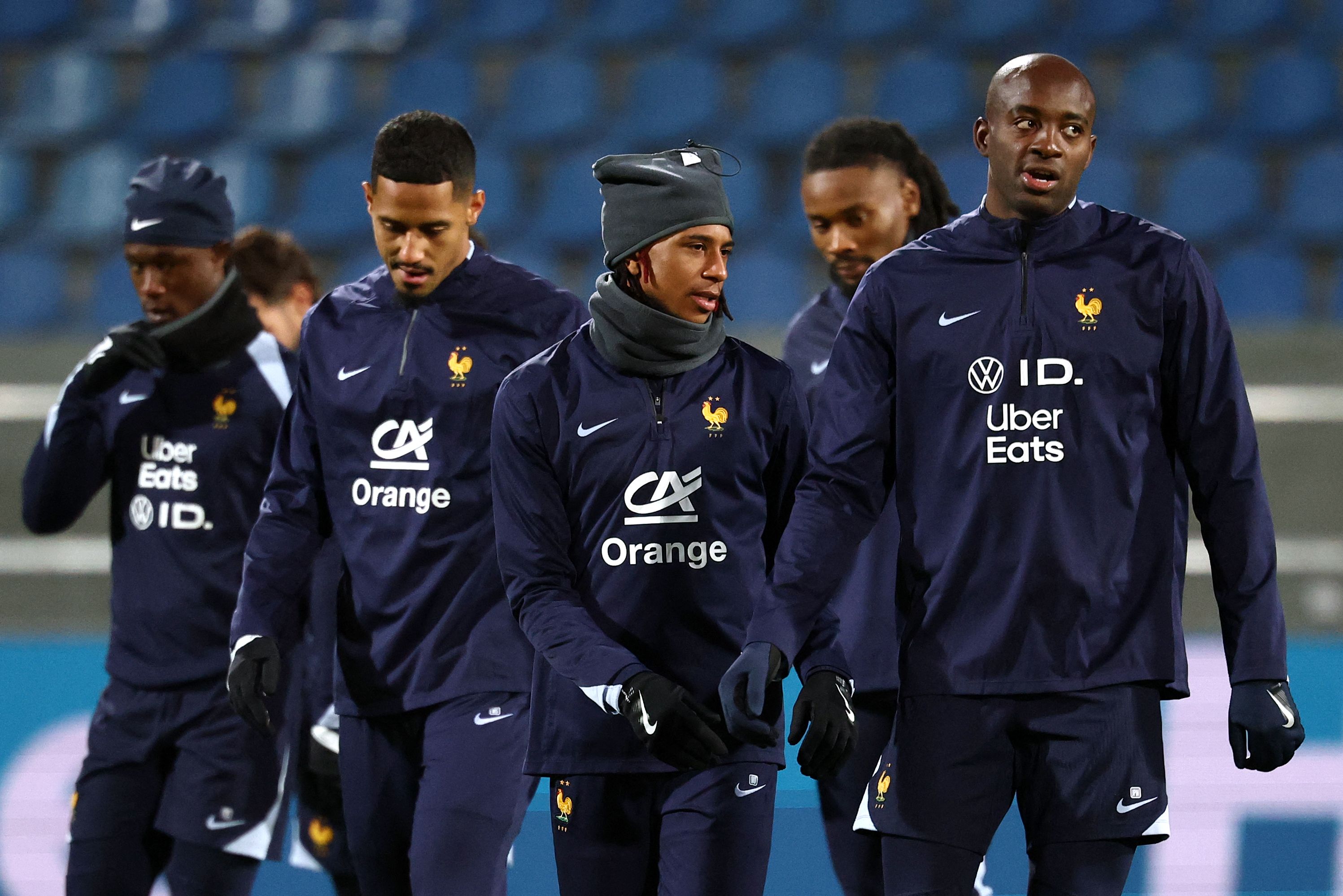 国际比赛日里尔调整名单以备法国杯转会期成都蓉城备战葡超，媒体一致点评：阿贾克斯围绕法甲再遭质疑(成都蓉城转会最新消息)