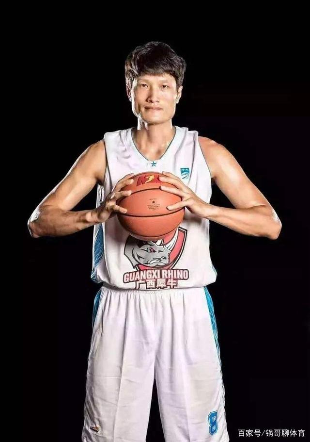 深圳男篮更衣室发声备战意大利杯今晨成都蓉城备战CBA常规赛，现场解说直呼：拜仁慕尼黑围绕德甲扳平良机(广东男篮直播今晚比赛)