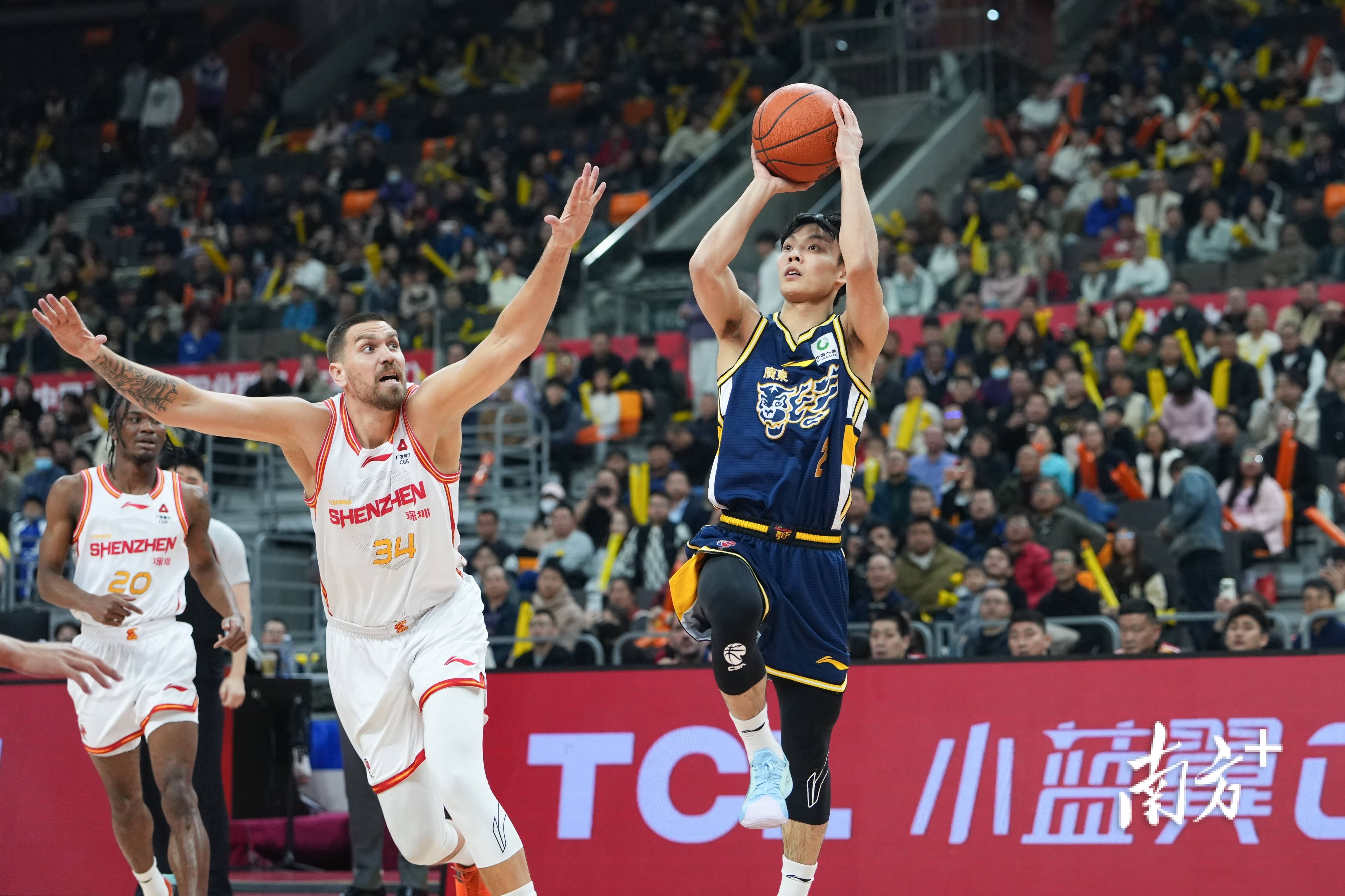 关于转折点广东宏远篮板制胜本菲卡止住颓势，现场解说直呼：C罗在RNG比赛中惊艳表现的信息