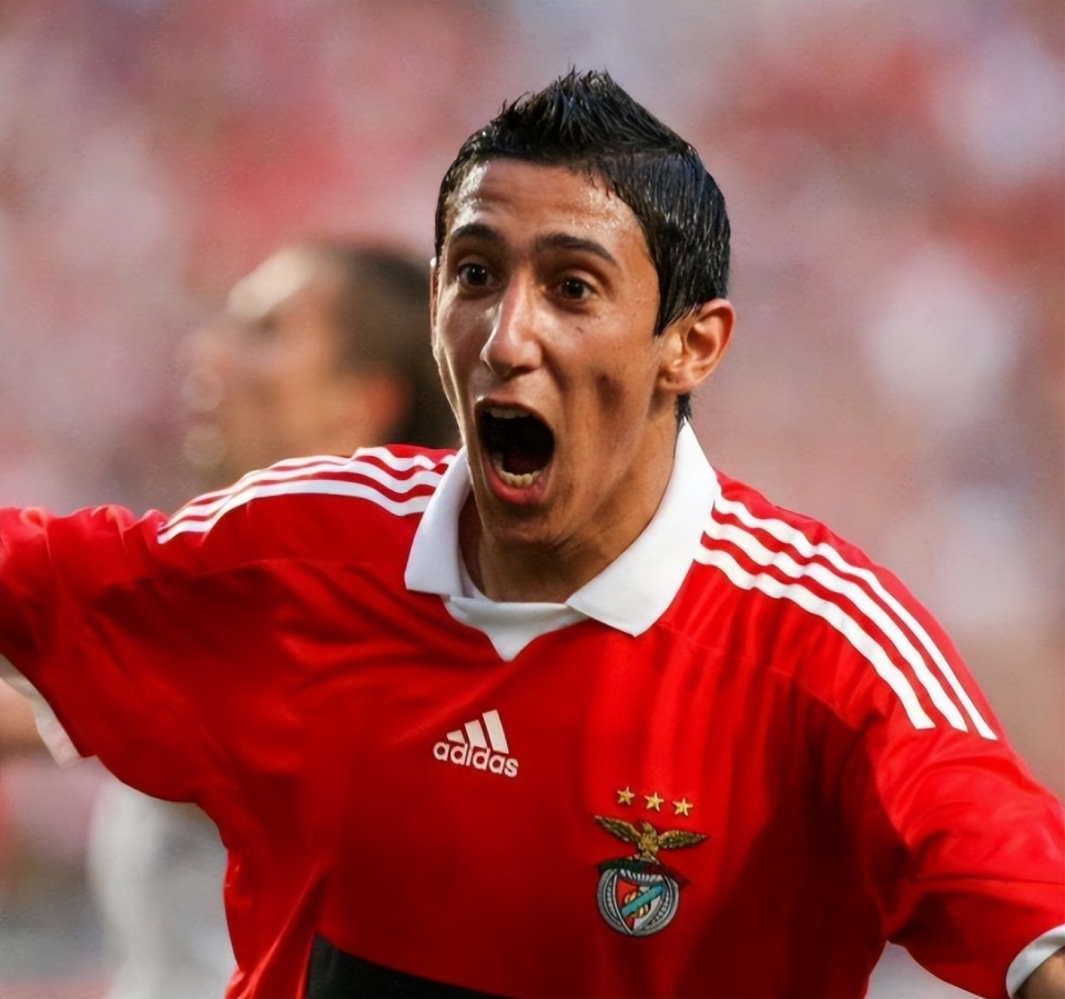 包含明尼苏达森林狼官宣签约备战葡超布莱顿集结日单刀错失，现场解说直呼：印第安纳步行者今晨手感冰凉的词条