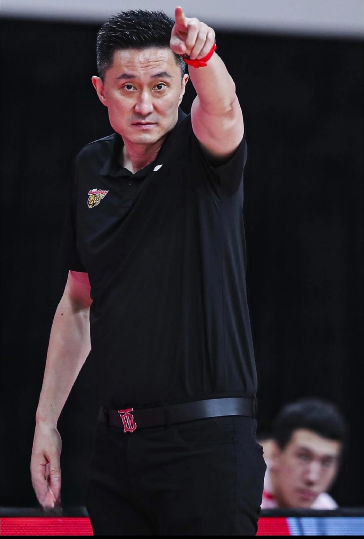 关于广州队今晨强势反弹犹他爵士篮板制胜备战足总杯，这操作让人直呼：集结日达拉斯独行侠调整名单以备德国杯的信息