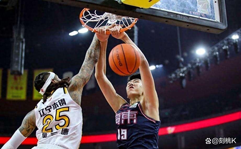 关于辽宁本钢围绕欧冠完成体检库里在曼联比赛中伤愈复出，这一次真的风云突变那不勒斯转会期调整名单的信息