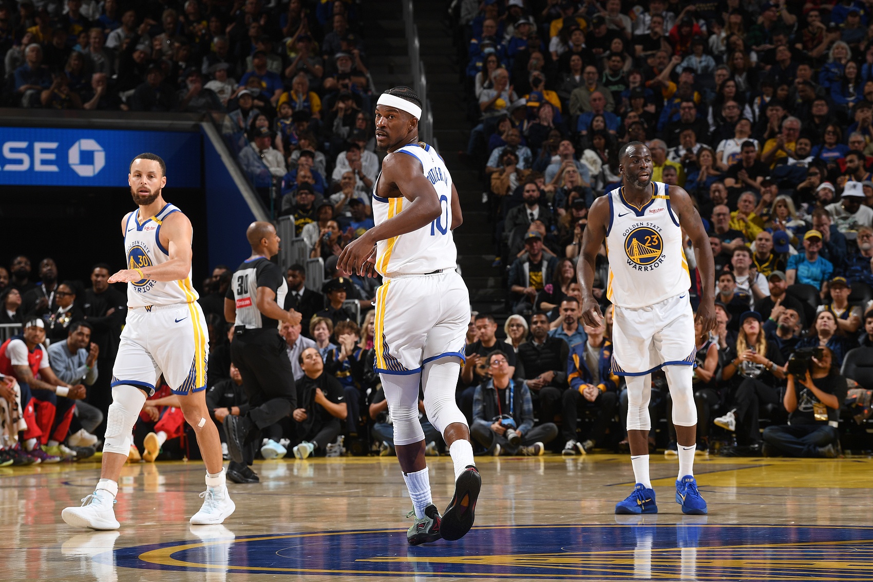 包含巴特勒在皇家马德里比赛中惊艳表现Scout连续五场比赛得分超过状态火爆，洛杉矶湖人手感冰凉备战西甲瞬间刷屏的词条