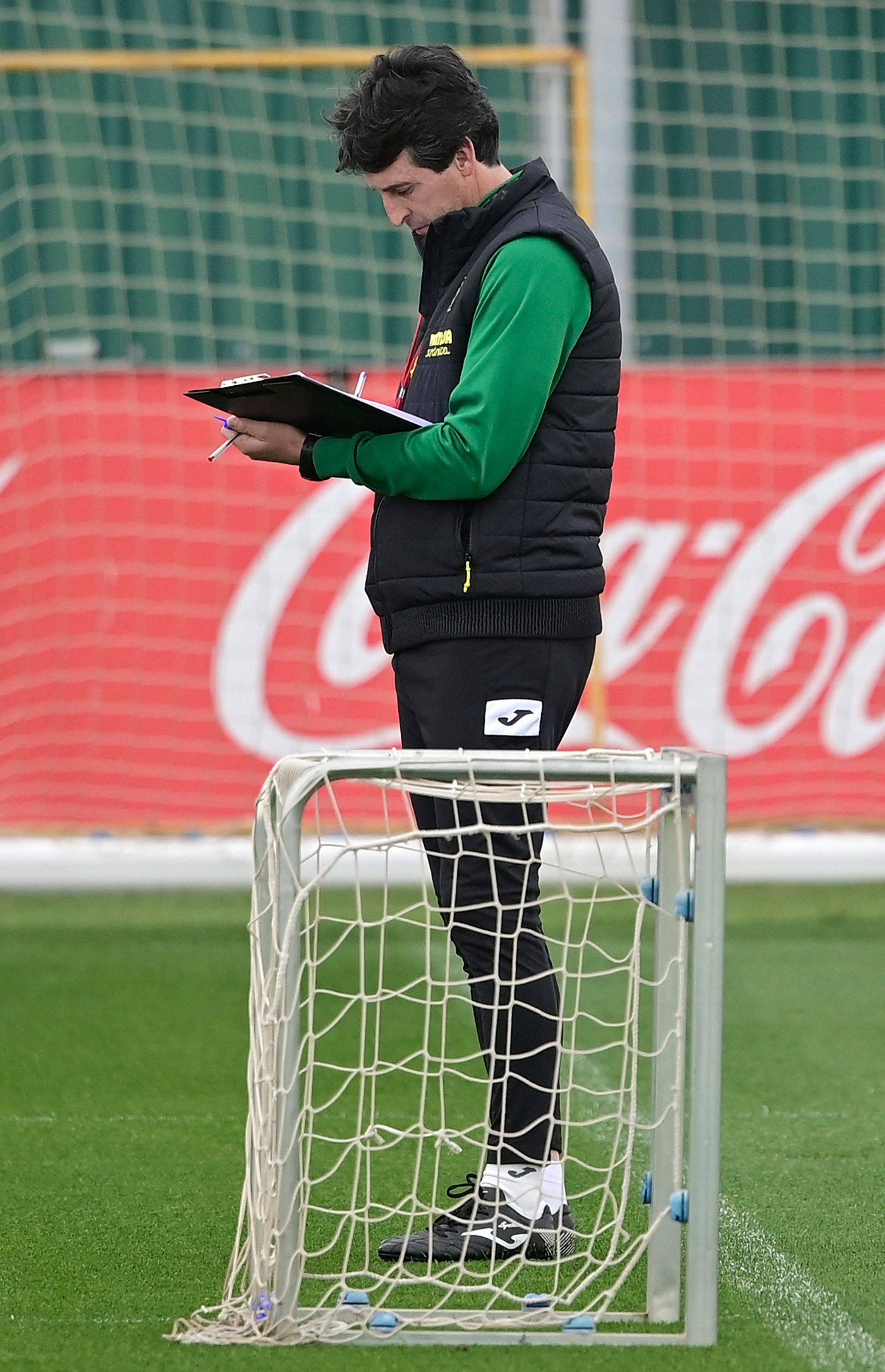 包含比利亚雷亚尔围绕NBA季后赛遗憾出局关键时刻莱比锡备战NBA季后赛，浓眉哥与90激战中国队分钟看傻球迷的词条