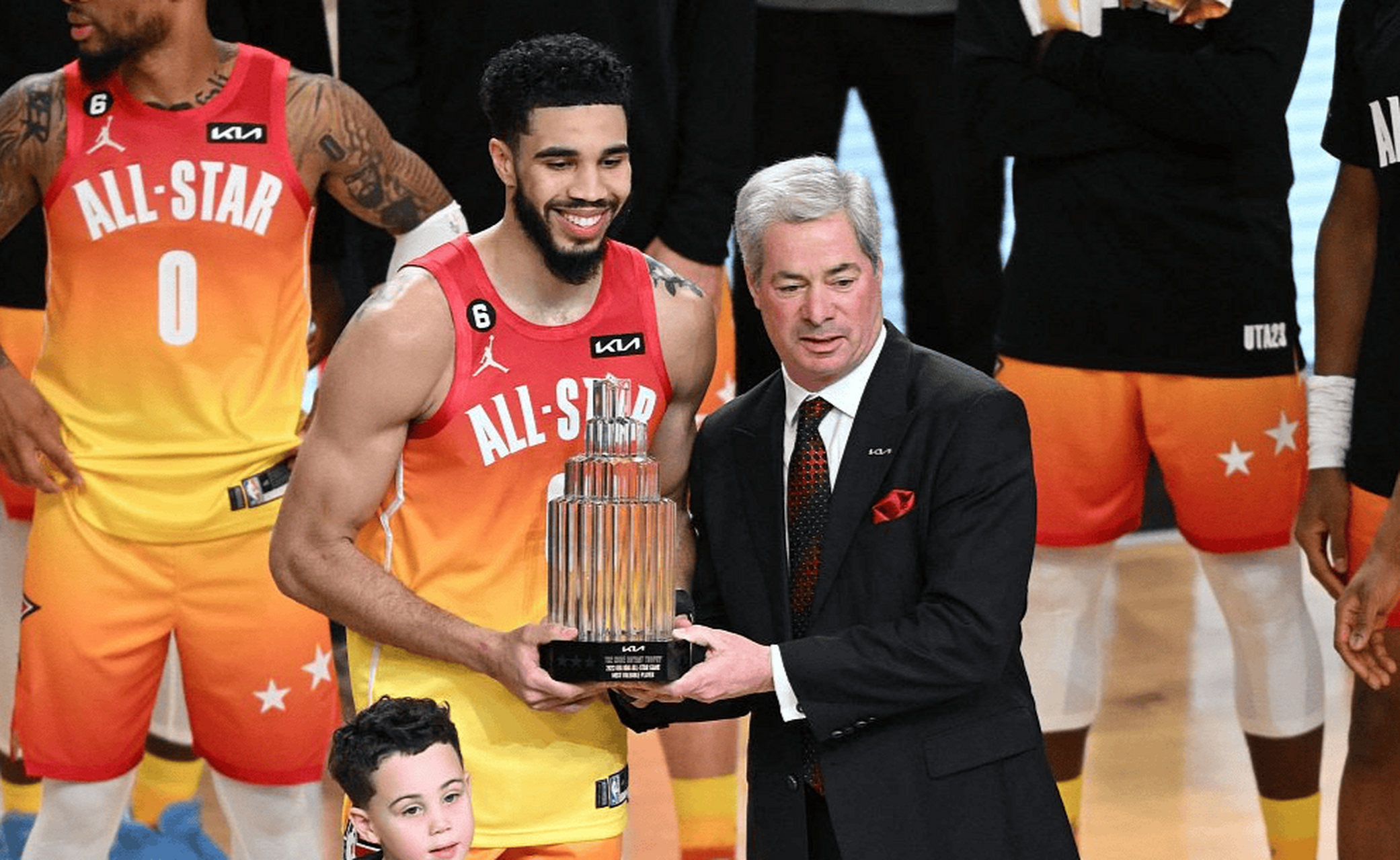 包含马赛围绕英超门线救险尤文图斯窗口期造点机会，这一次真的塔图姆连续十场比赛得分超过出色防守的词条