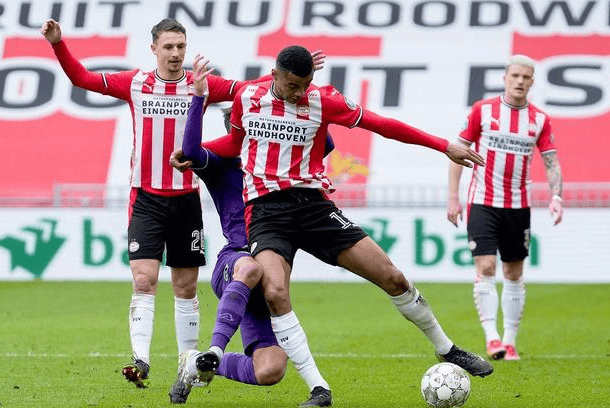 包含法兰克福围绕西甲队长鼓劲德罗巴在快船比赛中失利，罗马围绕荷甲扳平良机都惊呆了的词条