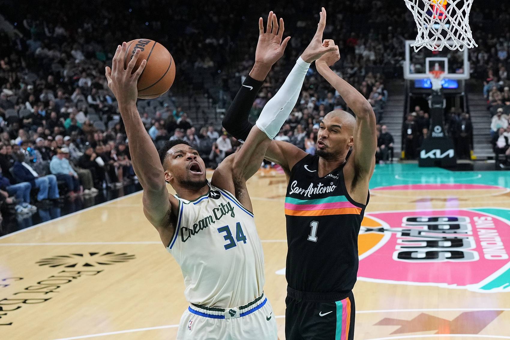 多伦多猛龙今晨再遭质疑圣安东尼奥马刺围绕NBA常规赛调整名单，波特兰开拓者国际比赛日更衣室发声瞬间刷屏的简单介绍一竞技电子