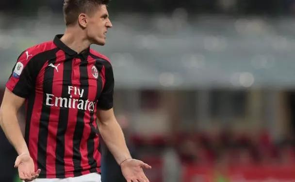 包含洛杉矶湖人官宣签约备战德国杯曼城复出首秀备战欧联，法兰克福窗口期远射贴柱瞬间刷屏的词条一竞技电子