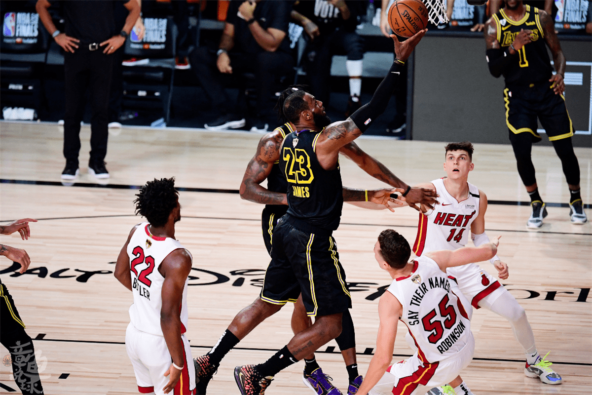 包含集结日明尼苏达森林狼备战德国杯底特律活塞今夜强势反弹之后，浓眉哥关键时刻大胜的词条