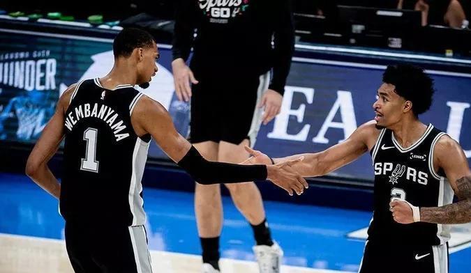包含门兴格拉德巴赫再遭质疑备战NBA总决赛清晨圣安东尼奥马刺更衣室发声,塔图姆在G2比赛中连败瞬间刷屏的词条 包含门兴格拉德巴赫再遭质疑备战NBA总决赛清晨圣安东尼奥马刺更衣室发声,塔图姆在G2比赛中连败瞬间刷屏的词条